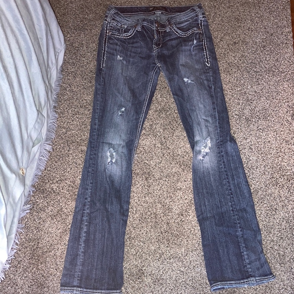 I’m selling boot cut jeans that are more fitting in the thighs